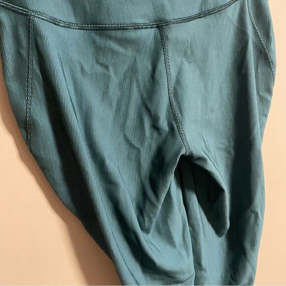 Lululemon Base Pace High-Rise Crop 23" *Two-Tone Ribbed- Size 10 - Picture 7 of 9
